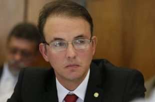 O deputado Léo de Brito (PT) denunciou na Câmara dos Deputados, que  uma organização criminosa está se formando dentro do estado do Acre.