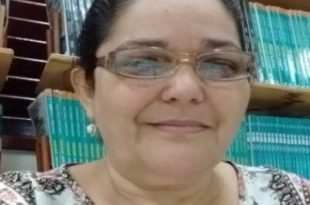 Professora se transforma em sucesso literário após se aposentar