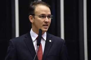 ”A reforma que o povo quer é a reforma dos privilegiados”, disse Leo de Brito sobre a PEC 32