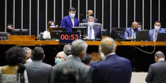 Atenção: Câmara realiza sessão nesta segunda-feira para votar a privatização da energia