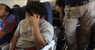 Brasileiros deportados dos EUA foram obrigados a viajar acorrentados