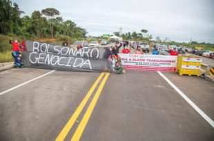 Manifestação contra Bolsonaro na inauguração da ponte do Madeira