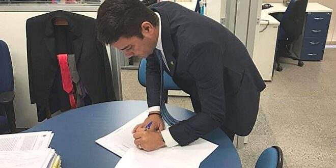 De eficiente, o atual governo só tem a caneta