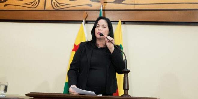 Deputada Maria Antônia faz apelo para que governo não deixe que Casa Souza Araújo feche as portas