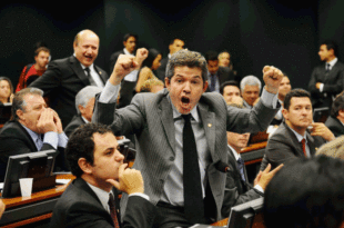 Deputado expõe esquema de compra de votos pela Reforma da Previdência