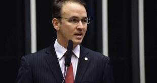 Deputado Leo de Brito é agredido por Eduardo Bolsonaro