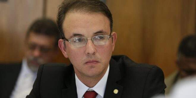 Em audiência com Ministro Tarcísio Freitas Leo de Brito questiona licitações