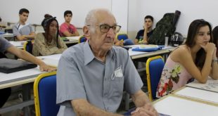 Exemplo de vida: Idoso entra para a faculdade aos 90 anos de idade