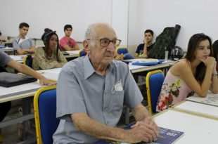 Exemplo de vida: Idoso entra para a faculdade aos 90 anos de idade