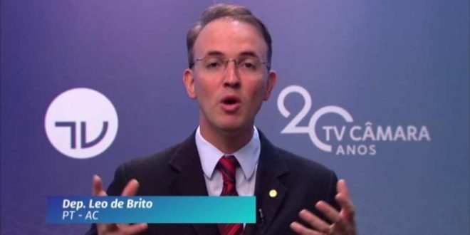 Léo de Brito: a marca da Educação no governo é a corrupção