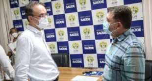 Leo de Brito anuncia R$ 1,7 milhão em emendas para o combate a pandemia e pede a continuidade da assistência especializada