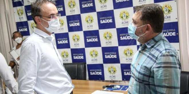 Leo de Brito anuncia R$ 1,7 milhão em emendas para o combate a pandemia e pede a continuidade da assistência especializada