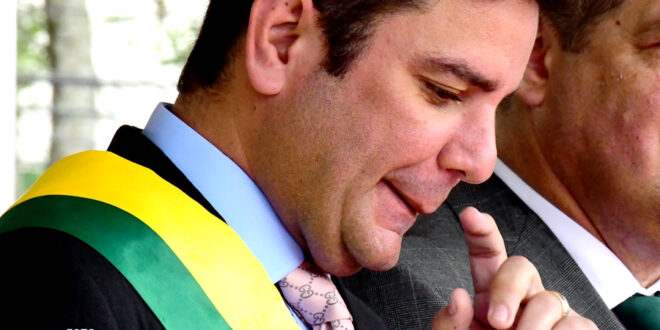 Léo Rosas: "Empresa do diretor-presidente do Deracre é responsável pela construção da mansão de Gladson Cameli"
