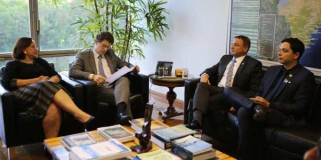 Marcio Bittar e Vanda Milani destinam milhões para municípios de Goiás