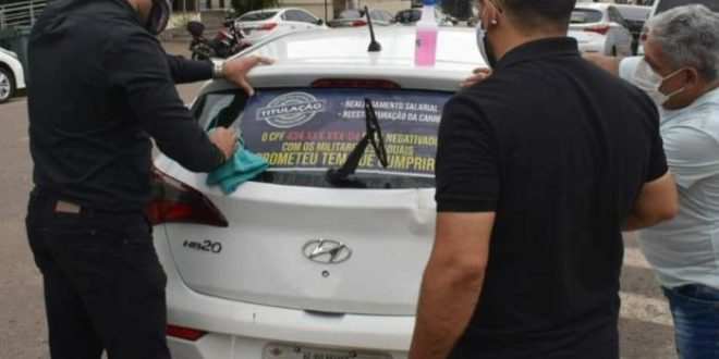 militares fazem protesto