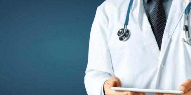 Médicos formados no exterior realizam manifestação para Gladson sancionar a Lei que permite trabalharem na pandemia