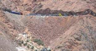 Ônibus depenca em abismo de 200 m em estrada peruana