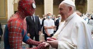 Papa se encontra com o Homem Aranha