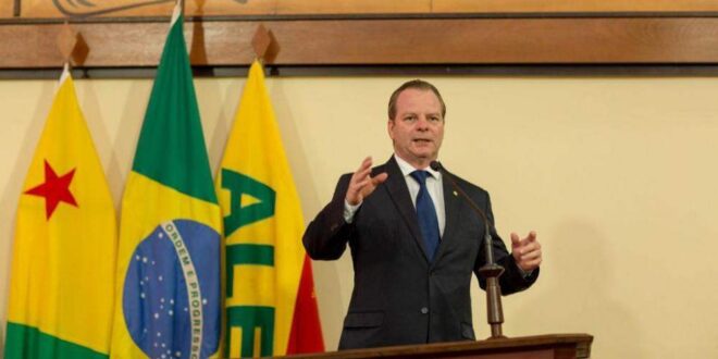 Pedro Longo parabeniza secretarias e sindicatos por diálogos e acordos que encerraram greves no AC