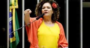 Perpétua apresenta novo projeto para suspender pagamento do Fies em 2021