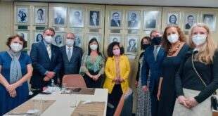 Perpétua é homenageada com placa na galeria de líderes do PCdoB