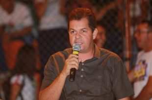 Prefeito de Feijó entra com ação na justiça para impedir críticas em grupo de Whatsapp
