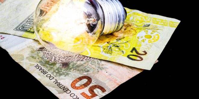 Prepare o bolso: a partir de julho o aumento na conta de luz será de R$ 9,49 a mais em cada 100 kWh