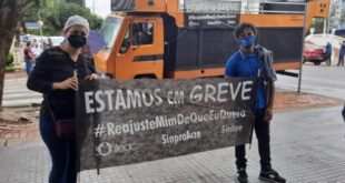 Professores fazem panelaço para "acordar a PGE", na manhã desta sexta