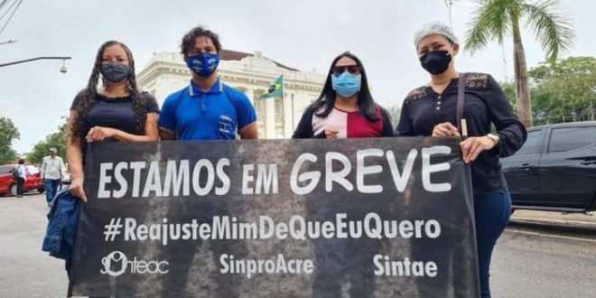 Secretaria de Educação se tornou um cabide de empregos e uma Fábrica de Marajás