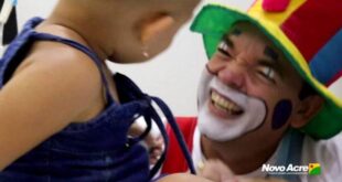 Sindicalistas empossam palhaço Peteleco como governador do Acre
