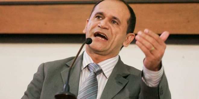 Vanda Milani pode perder o Solidariedade para Moisés Diniz
