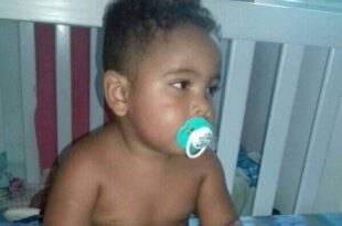 Bebê de dois anos morre após ser baleado na cabeça