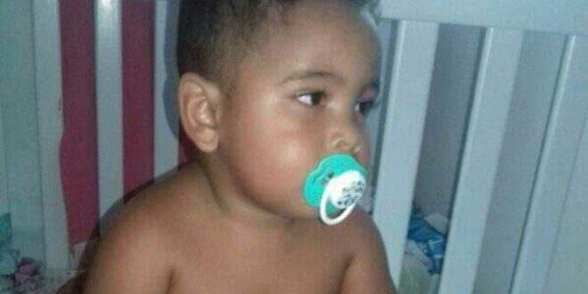 Bebê de dois anos morre após ser baleado na cabeça