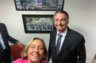 Bolsonaro recebe deputada neonazista que está sob vigilância da inteligência alemã