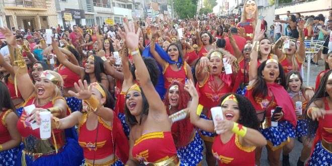 Comissão aprova projeto que exige participação de mulheres em cargos de direção nas organizações sociais