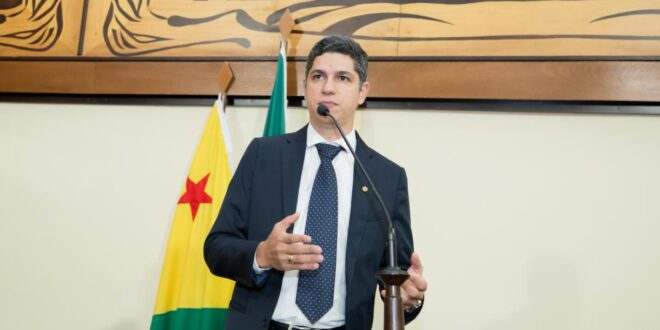 Deputado Fagner Calegário cobra postura do governo sobre assédio moral cometido contra terceirizados de Xapuri