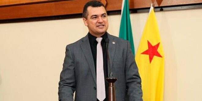Deputado sargento Cadmiel Bomfim pede mais atenção ao setor de nefrologia da Fundhacre
