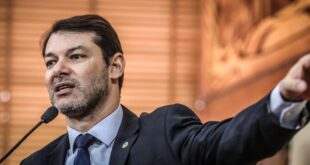 Deputados derrubam veto do governador ao projeto de Roberto Duarte sobre IPVA