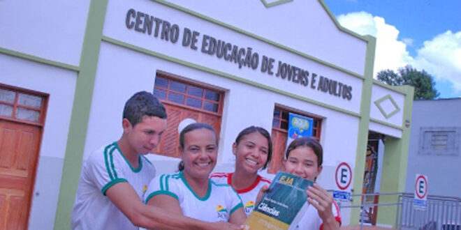 Educadores do EJA denunciam assédio moral por parte da coordenação do Ensino de Jovens e Adultos