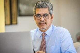 Edvaldo lamenta que tomógrafo novo do Hospital do Juruá esteja “encostado” aguardando instalação