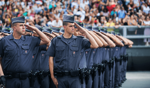 Governo Bolsonaro em crise com Militares: AGU pede o fechamento de algumas Associações Militares