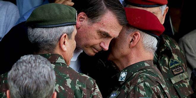 Governo desviou recursos do SUS, de combate à pandemia, para cobrir gastos militares