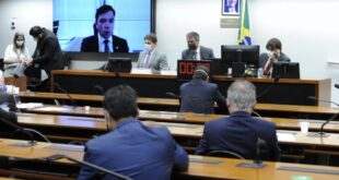 Juízes e promotores rejeitam reforma administrativa; deputados criticam férias de 60 dias