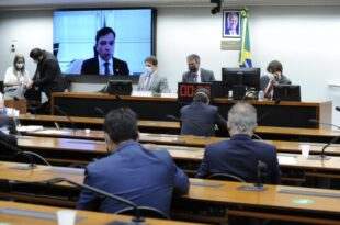 Juízes e promotores rejeitam reforma administrativa; deputados criticam férias de 60 dias