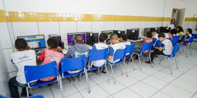 Lei institui política para universalizar internet nas escolas da educação básica