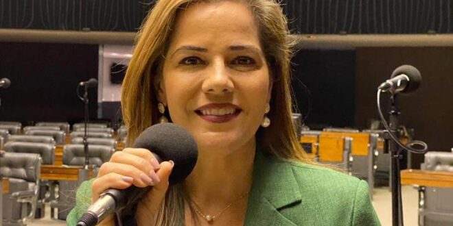 Mara Rocha é uma das autoras do projeto que cria linhas de crédito para incentivar o empreendedorismo feminino