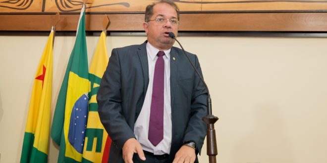 Marcus Cavalcante apresenta reivindicações da população de Porto Acre