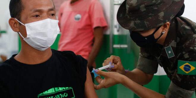 Militares de Manaus recusaram vacina a quem portava cartaz contra Bolsonaro