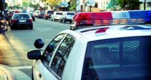 Mulher é detida após trancar a filha autista em uma jaula