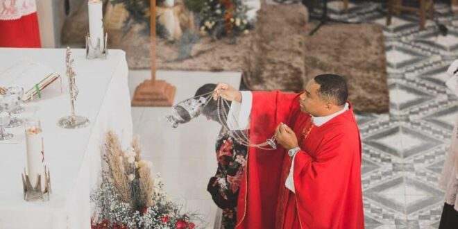 Padre é investigado por estupro de adolescente; relato de rapaz é cocante